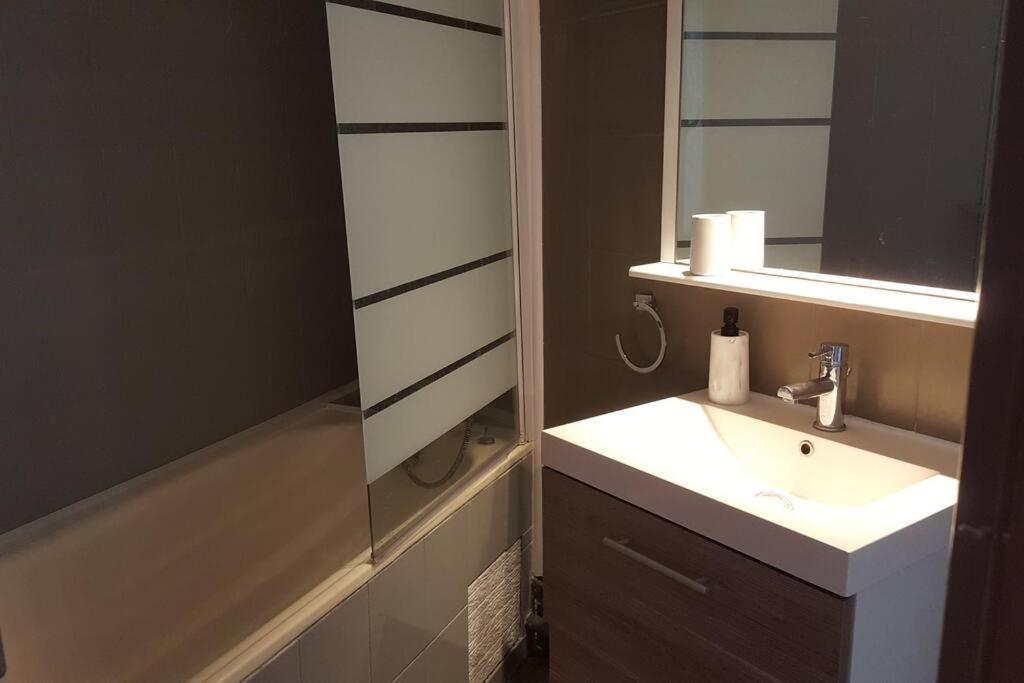 לבן Joli Appartement A 300 M De La Plage מראה חיצוני תמונה